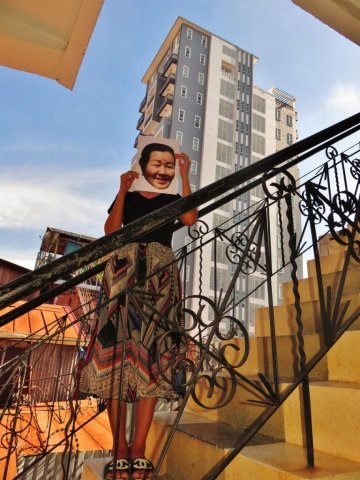 A social worker holding a photo of Lim Mony
